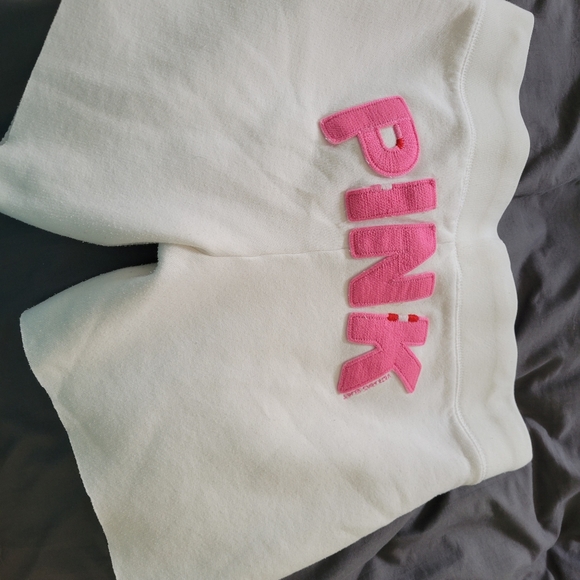 Pink shorts (M) - Picture 2 of 3